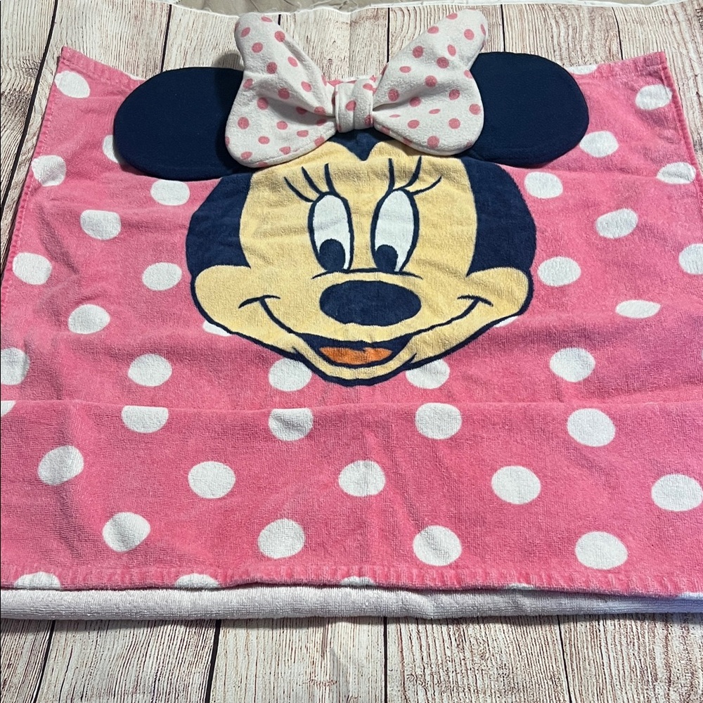 Disney Minnie Mouse Pink Polka Dot beach towel like new